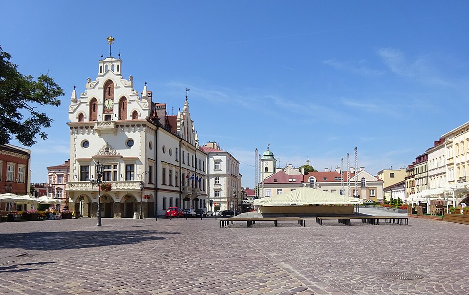 Rynek i ratusz w Rzeszowie